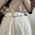 Women's slim white leather belt with gold matte buckle on beige trousers - White