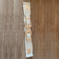 Cintura elastica bianca vintage con doppia fibbia dorata e incisioni floreali - Bianco Lucido