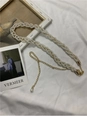 Elegante cadena de perlas multicapa para cintura con eslabones dorados y extensión - Estilo Tejido de Perlas de Tres Hebras