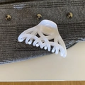 Detail of pearlescent white acrylic hair claw clip with triangular hollowed structure - Milk White
