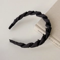 Detail of black woven satin headband with non-slip teeth for secure and elegant hair styling - Dark Gray