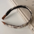 Detail showing non-slip inner teeth and brown fabric wrapped ends of a plaid headband - Khaki Plaid Twist Style