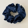 Elegante elastico per capelli in tessuto blu navy con motivo galassia per styling - Modello Avvitato