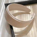 Elegante diadema tejida beige con diseño acolchado grueso y borde de cuero texturizado - Blanco Roto