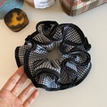 Oversized scrunchie met blauw-wit geruit patroon en gelaagde plooien voor kapsels - Zwart Geruit