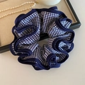Retro marineblauw geruite oversized scrunchie met elegante stoffen golven voor haar - Marine Ruitje
