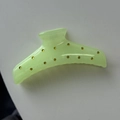Dettaglio molletta per capelli verde neon con brillanti strass dorati incastonati - Verde Fluorescente