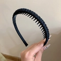 Detail of black hand-woven headband with anti-slip teeth for secure hair styling - Black