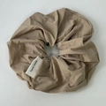 Französisches Haargummi in Creme-Hellbraun mit Handmade-Label für Pferdeschwänze - Kaffee