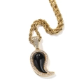 Macro-opname van de hiphop-hanger met zwarte steen en witte zirkonia op een gouden ketting - Touwketting Ketting / Goud