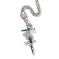 Dettaglio del ciondolo drago e spada hip hop in argento con zircone blu e pietre pavé - Ciondolo argento pietra blu + catena a corda