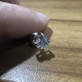 Puce d'oreille classique en cuivre argenté avec zircone cubique ronde à six griffes - Rond à Quatre Griffes