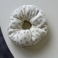 Detail of floral oversized scrunchie featuring cream ribbed fabric and purple flower patterns - Beige Blue Floral Style