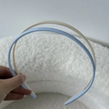 Détail de serre-têtes doubles en acrylique beige avec dents antidérapantes pour filles - Crème Et Bleu
