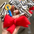 Elastico per capelli a righe con fiocco rosso e bottone giallo per code di cavallo - Fiocco Rosso