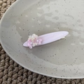 Pink floral hair clip with white pearls and 3D resin flowers for a sweet summer style - Pink