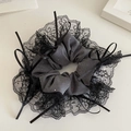 Coletero de encaje gris oscuro con lazos negros y pedrería de colores para un estilo chic - Gris
