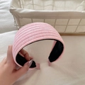 Dettaglio fascia in maglia a coste rosa con tessuto spesso e fodera interna antiscivolo - Rosa