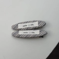 Detail van haarclips met grijs gestreepte twill stof en smile life stoffen label - Licht Khaki Haarklemmen