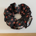 Elastico per capelli vintage con rose rosse e bordo in pizzo bianco per acconciature eleganti - Nero