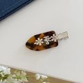Haarklammer aus Schildpatt-Acetat mit silbernen Blumen und Roller-Motiv mit Strass - Dunkel Schildpatt