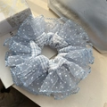 Elegante coletero de encaje azul con lunares y tela de cuadros para coleta de pelo - Coletero de Encaje Azul