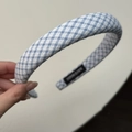 Cerchietto imbottito a quadretti blu e bianchi con design spesso e trama in tessuto - Cerchietto Stretto / Quadri Blu Bianco