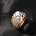 Anello hip-hop placcato oro da uomo con grande zircone e pavé di pietre baguette - US 7 / Oro