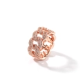 Gros plan de la bague cubaine en or rose ornée de cristaux de zircone scintillants - US 7 / Or rose
