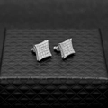 Quadratische Iced-Out Ohrstecker in Silber mit funkelnden Zirkonia-Mikropflaster - Ohrstecker / Silber Konkav Quadrat