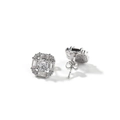 Dettaglio di orecchini geometrici in argento con pietre di zircone scintillanti - Argento