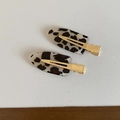 Close-up of leopard print acetate hair clips with golden metal duckbill clips - Seamless Clip / White Leopard