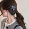 Elegantes pinzas de pelo de felpa a cuadros negros y blancos en coleta de mujer - Rayas Azul Negro