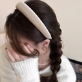 Diadema ancha de terciopelo beige elegante para mujer, diseño acolchado con estilo - Color Té con Leche