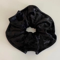 Elegante coletero de terciopelo negro con pliegues suaves y textura suave para mujer - Negro