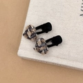 Détail de barrettes à cheveux en tweed à carreaux marron en forme de cœur rétro - Barrette Cœur Café