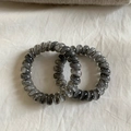 Elastic spiral phone cord hair ties with grey marble texture for a traceless hair hold - Gradient Black