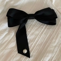 Elegante pinza para el pelo de satén negro con lazos largos y colgante de perla - Negro