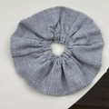 Ρετρό γκρι oversized scrunchie από πλεκτό ύφασμα με λεπτές δαντελωτές άκρες - Γκρι