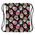 Rugzak met trekkoord met kleurrijke Mexicaanse suikerschedels en bloemen op zwarte stof - Mexicaanse Schedel Stijl (skd29080)