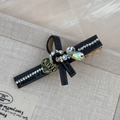 Elegante pinza para el pelo con lazo negro, colgante de corazón LOVE dorado y strass - Negro y Gris