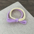 Elastisches Stoff-Haargummi mit hübscher Schleife in Hellviolett und Gelb gestaltet - Zweifarbiger Patchwork-Schleifenstil (XY-2287) / Creme Violett