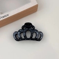 Détail de la pince à cheveux noire en forme de couronne avec pois blancs élégants - Style Couronne Noire