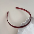 Détail du serre-tête bordeaux translucide avec dents antidérapantes pour un maintien sûr - Rouge Vin Foncé