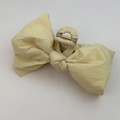 Grande pince à cheveux à nœud jaune pâle élégante en tissu de nylon texturé pour femme - Pince à Cheveux Jaune