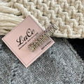 Elegante fermaglio rettangolare con gemme rosa e color champagne su cartoncino - Champagne Rosa