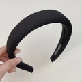 Minimalist black padded sponge headband with handmade label for elegant vintage volume - Wide Style / Black