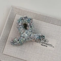 Grande pince à cheveux élégante avec texture de tissu en tweed à paillettes multicolores - Style Boucle Croisée / Bleu