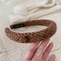 Cerchietto in tweed intrecciato a mano marrone e rosso con un delicato fiocco - Giallo Zenzero Con Fiocco