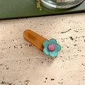 Handgefertigte Acetat-Haarklammer mit Blumendesign und Frankreich-Schriftzug - Blaue Blume